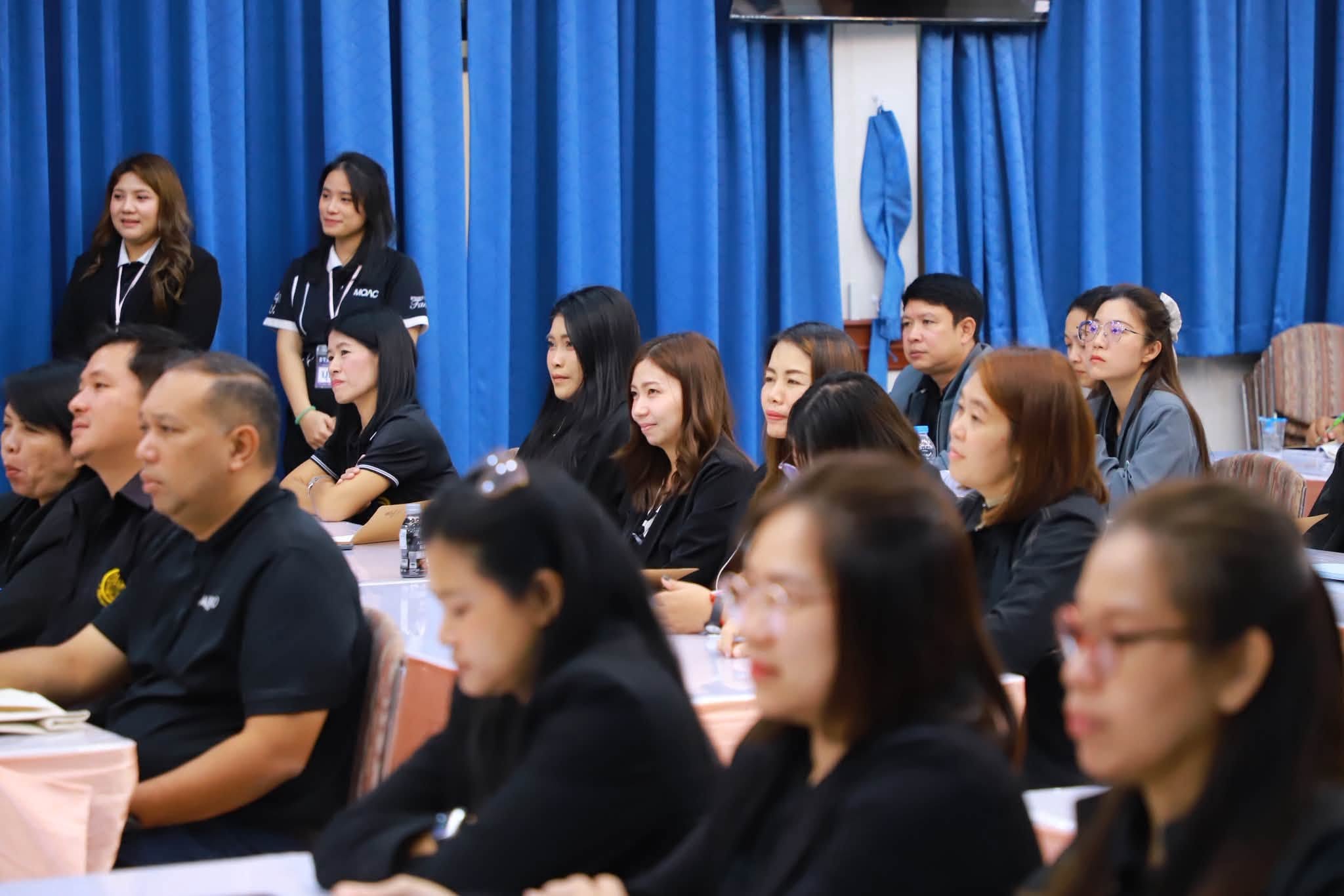 title - รองเลขาธิการ ส.ป.ก. เปิดอบรมหลักสูตร นปต. รุ่นที่ 8 ดันข้าราชการเปลี่ยนบทบาทสู่ “ผู้นำทีม” พร้อมขับเคลื่อนยุทธศาสตร์ชาติ